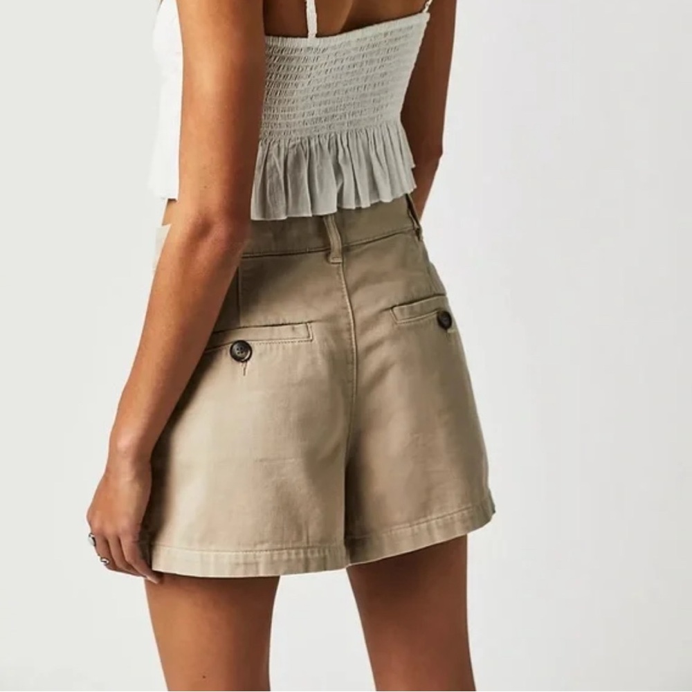 Free People Billie Chino Shorts Size 8 Almond Khaki Beige